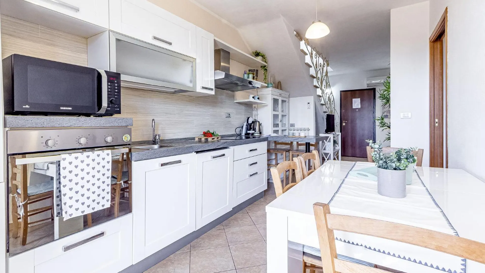 Charlotte Apartment - For family&groups Porto Torres Italie